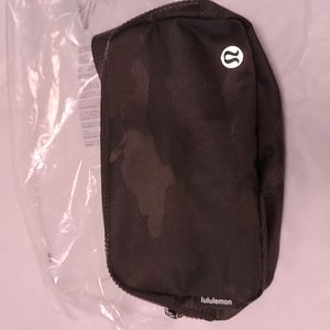 Lululemon everywhere belt bag